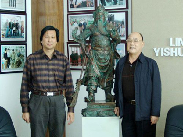 時(shí)任山東省政協(xié)副主席王久祜與傅紹相總經(jīng)理在一起